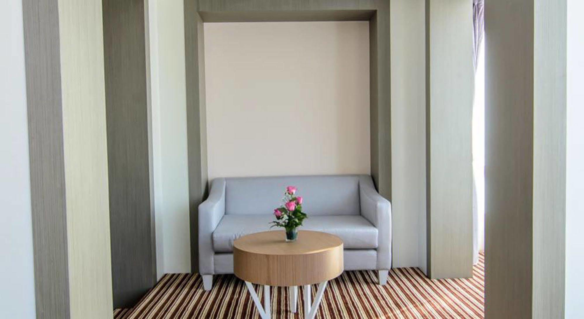 The Paradiso Jk Design Hotel Nakhon Sawan Eksteriør billede