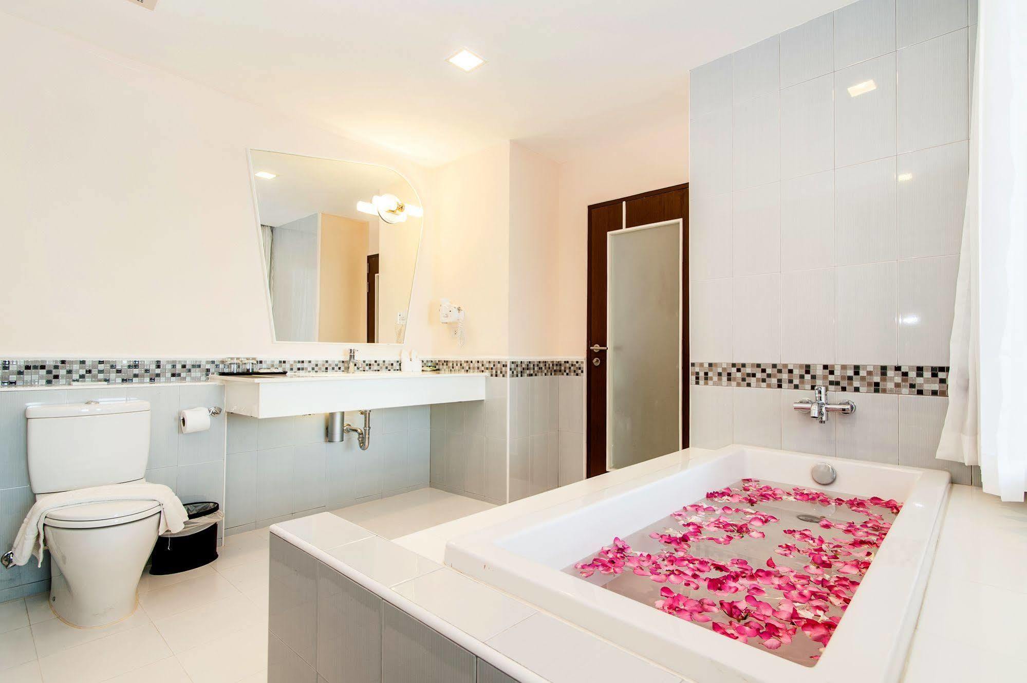 The Paradiso Jk Design Hotel Nakhon Sawan Eksteriør billede